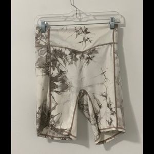 Balance Athletica Rider Short — Sea Salt (Sz L)